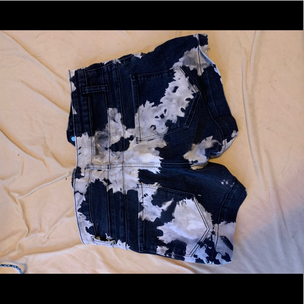 No boundaries (Walmart brand) Mid rise shorts 7 SELD DYED SHORTS